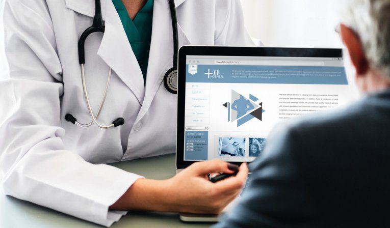 10 tips for improving healthcare customer experience