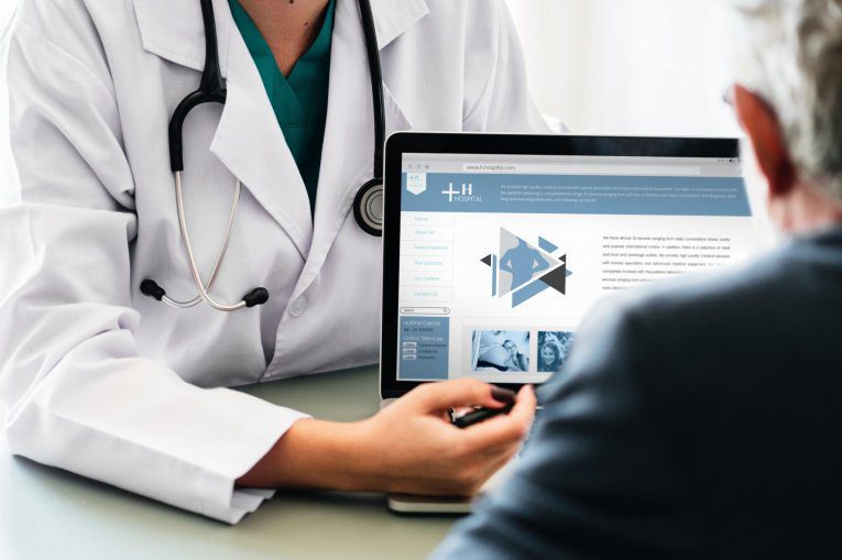 10 tips for improving healthcare customer experience