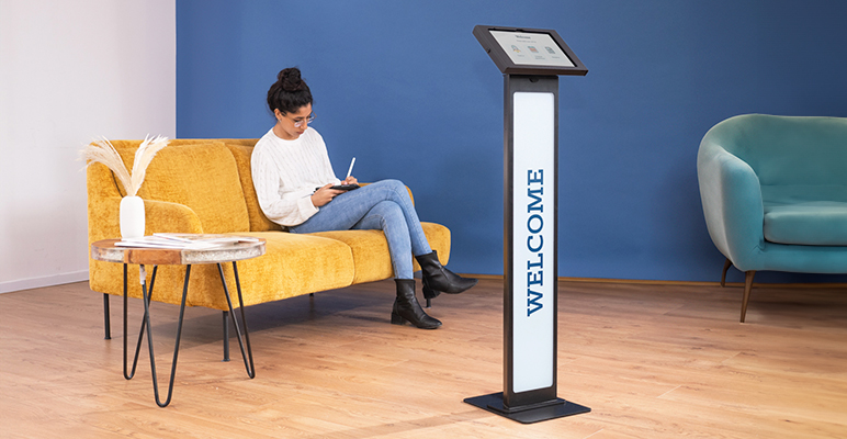 Подова стойка за стойка с VESA монтаж, която може да се брандира - Накланяща се подова стойка за дисплей